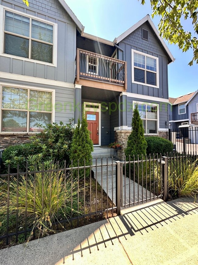 Primary Photo - Secure and Beautiful 3-Bedroom 2.5-Bathroo...