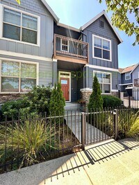 Building Photo - Secure and Beautiful 3-Bedroom 2.5-Bathroo...
