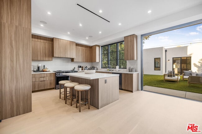 Building Photo - 4256 Camellia Ave