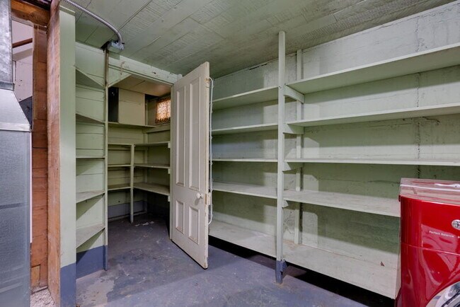 Building Photo - 1137 SE Uglow Ave