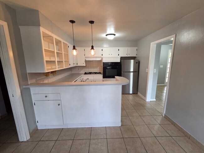 Building Photo - 2606 Southwood Dr