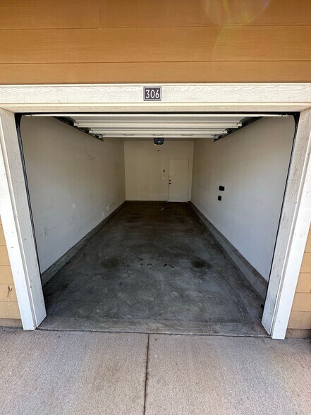 Building Photo - 540 Manawai St