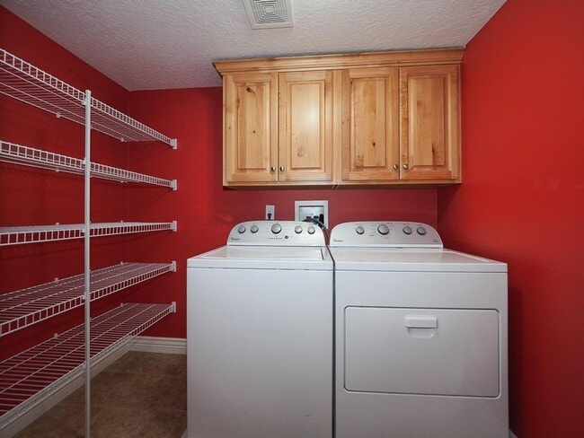 Building Photo - Beautiful Daybreak Condo