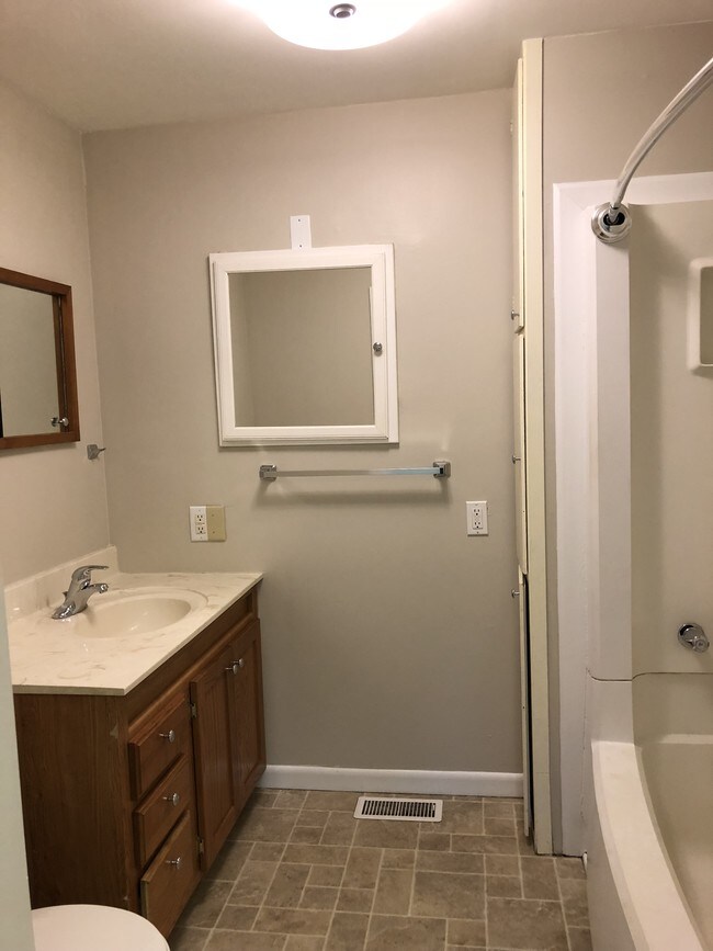 First Floor Master Bath - 820 Hall St