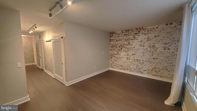 Building Photo - 145 Riverhaven Dr