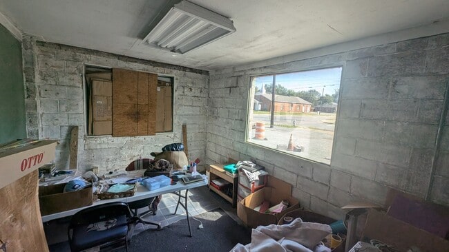 Building Photo - 430 E Brockett St