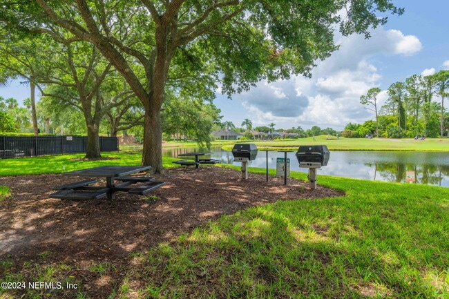 Building Photo - 13703 Richmond Park Dr N