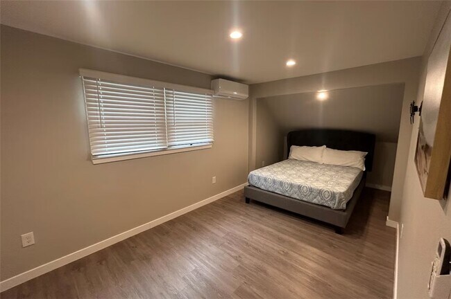 Building Photo - 181 N Waverly St