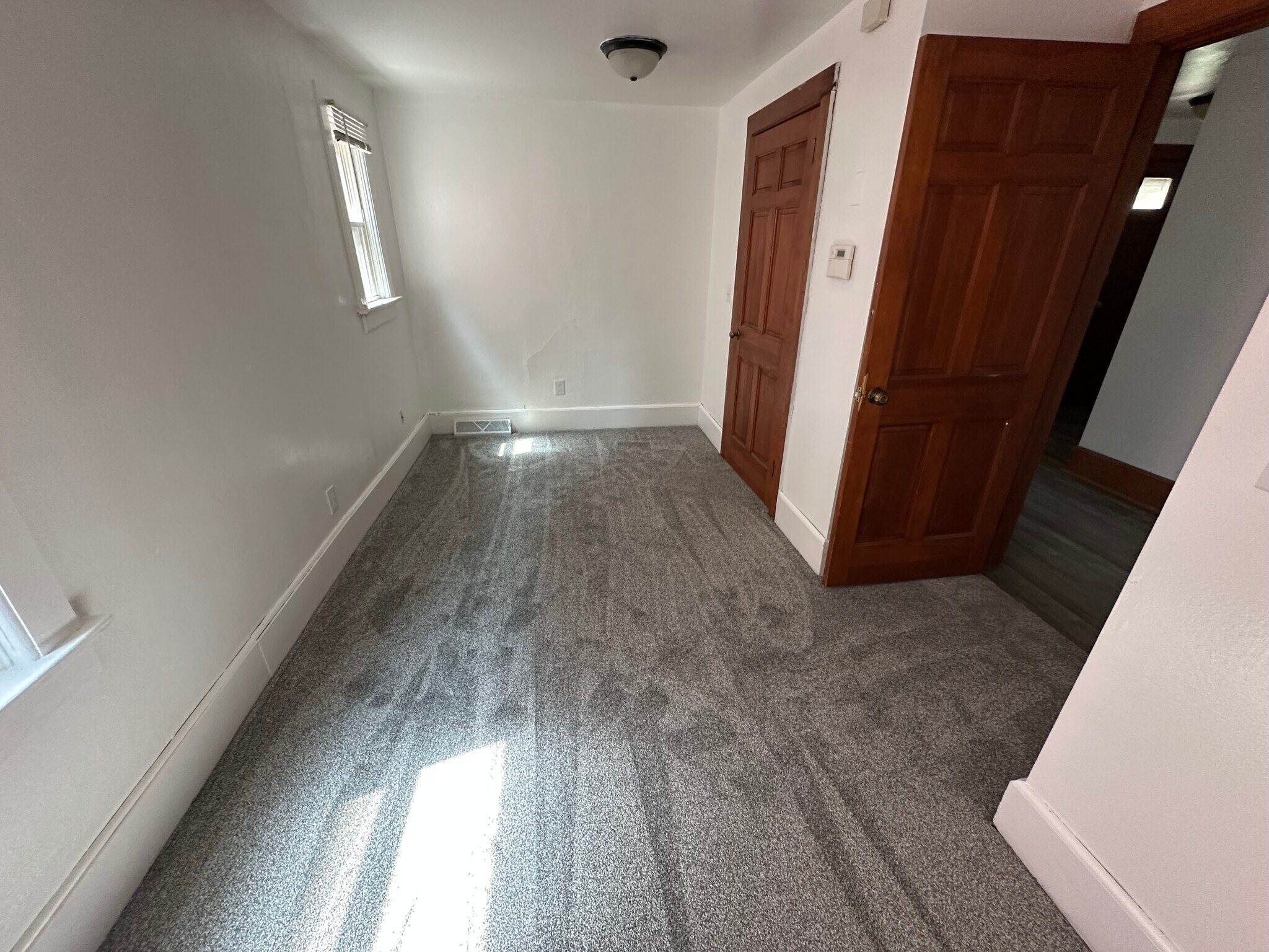 Bedroom - 275 E Green Bay Ave
