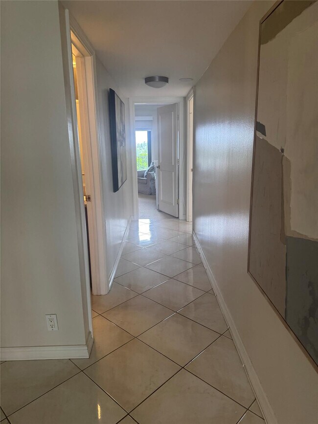 Building Photo - 4900 N Ocean Blvd