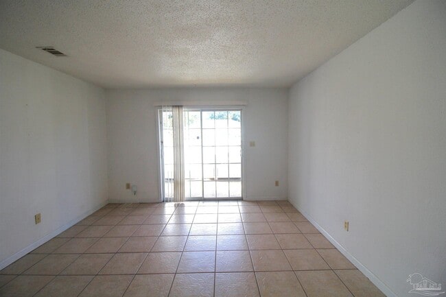 Building Photo - 3352 Green Briar Cir