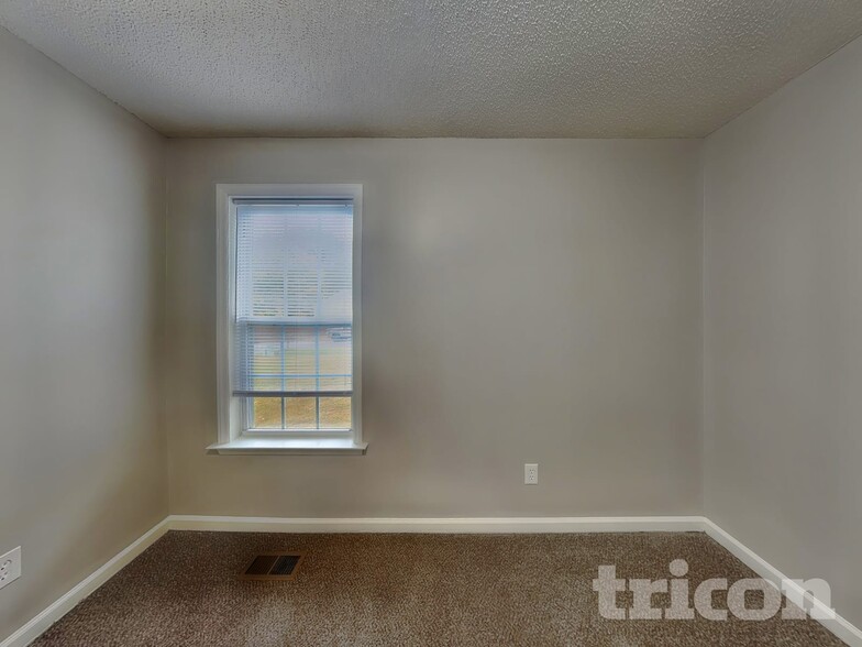 Building Photo - 1017 Laurel Leaf Rd