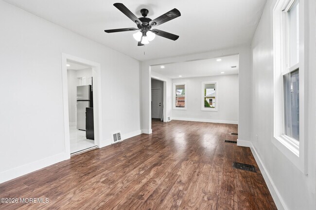 Building Photo - 236 Seaview Ave