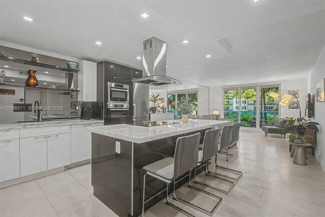 Building Photo - 2301 Collins Ave