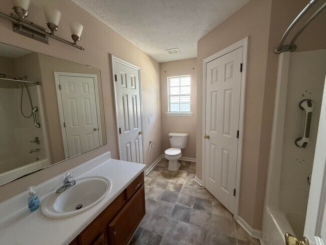 Building Photo - Convenient Murfreesboro Living – 3 Bed, 2 Bath with 2-Car Garage