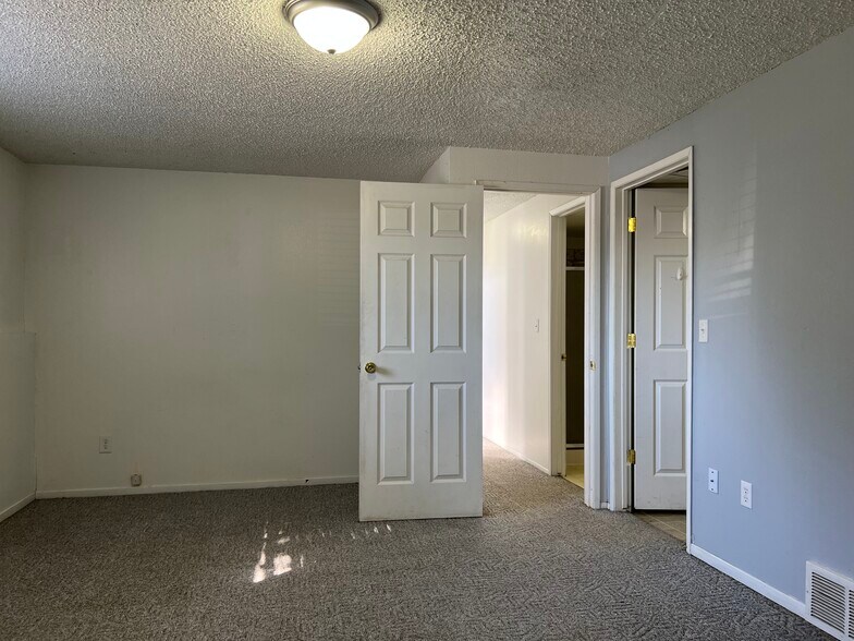 Building Photo - 405 E Gettysburg Dr