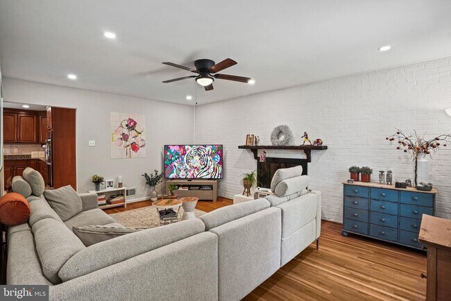 Building Photo - 6117 Larstan Dr