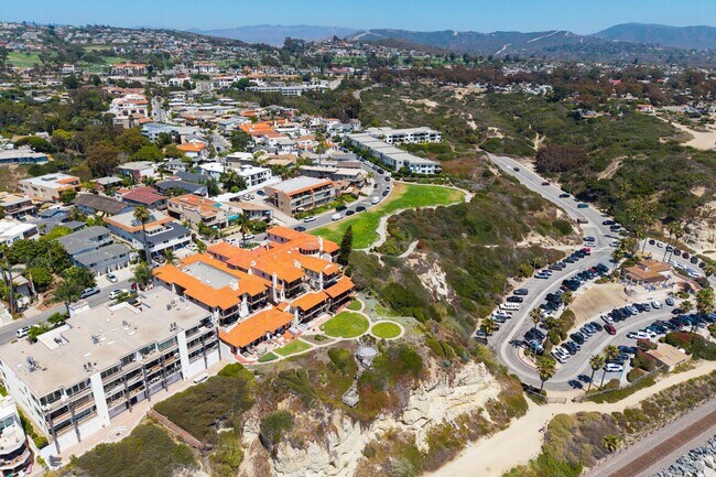 Building Photo - Dream home Located on the Bluff of Southwe...