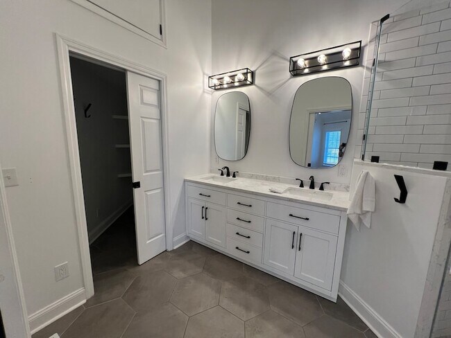 Building Photo - 2654 Crosspark Dr