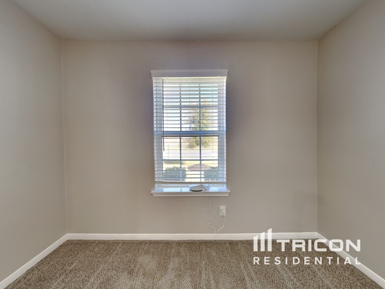 Building Photo - 904 American Monarch Dr
