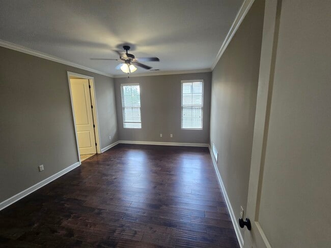 Building Photo - 8949 Poplar Pike