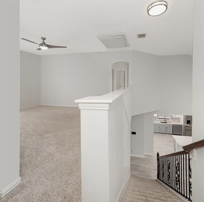 Building Photo - 83 E French Oaks Cir
