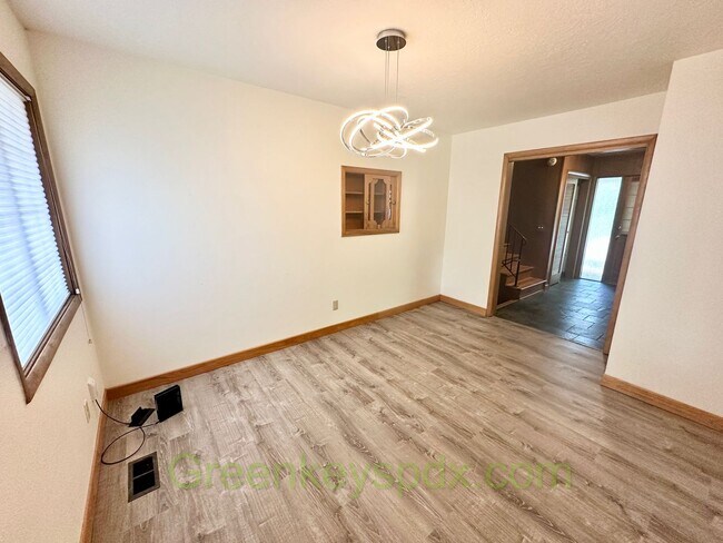 Building Photo - Mid-Century Classic House in Reedwood Neig...