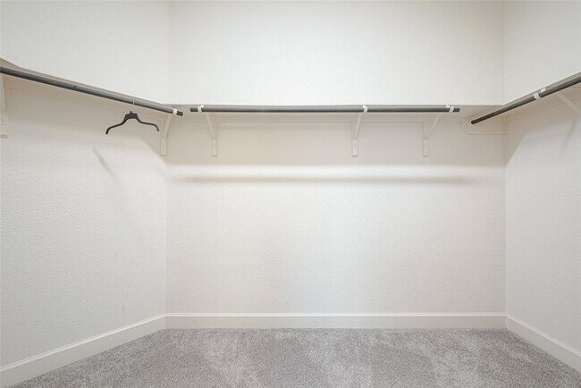 Building Photo - 402 Jolly Ginger Dr