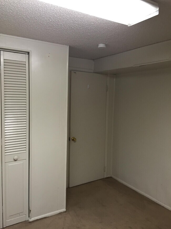 Building Photo - 16311 W 14th Ave