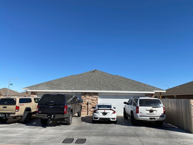 Building Photo - 525 N Chicago Ave