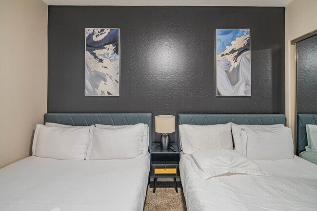 Building Photo - 1275 E University Dr