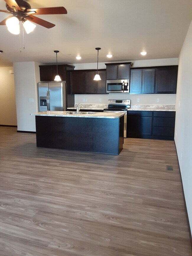 Building Photo - Modern Comfort: Discover Our 1-Bedroom Apartment Gem
