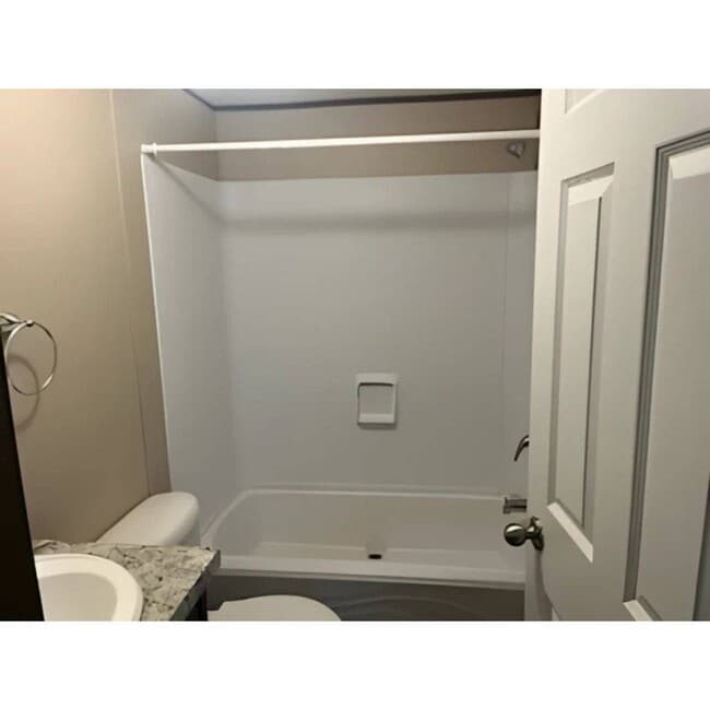 Building Photo - 1085 Spring Bay Rd