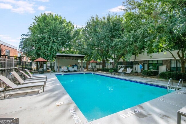 Building Photo - 174 Chester Ave SE