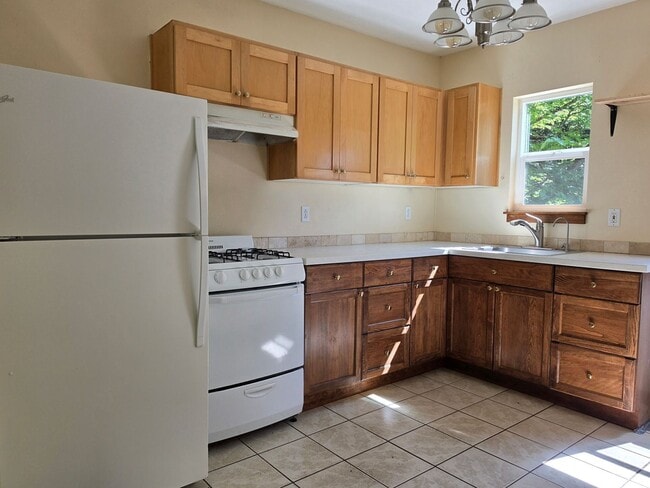 Building Photo - Loft Style Cottage in Indianola