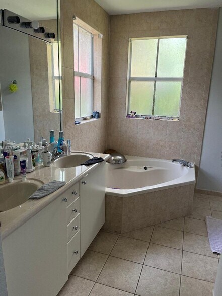 Building Photo - 2349 SW 148th Ct