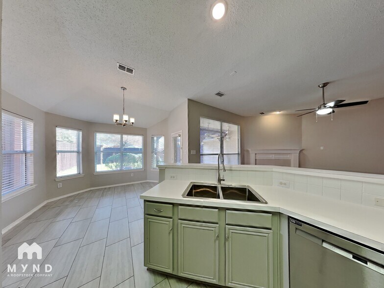 Building Photo - 4611 Basil Dr