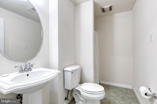 Building Photo - 1942 Glenroths Dr