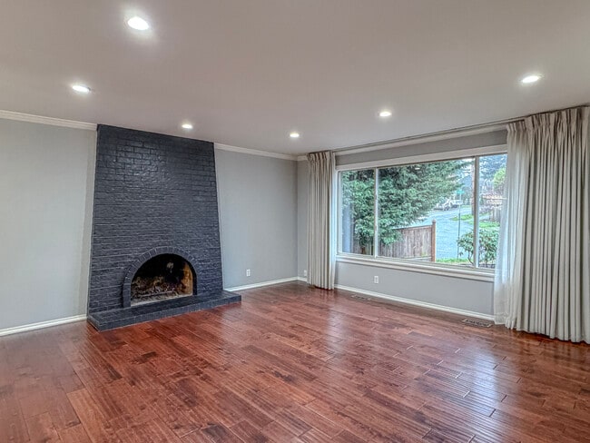 Building Photo - 17127 38th Ave W