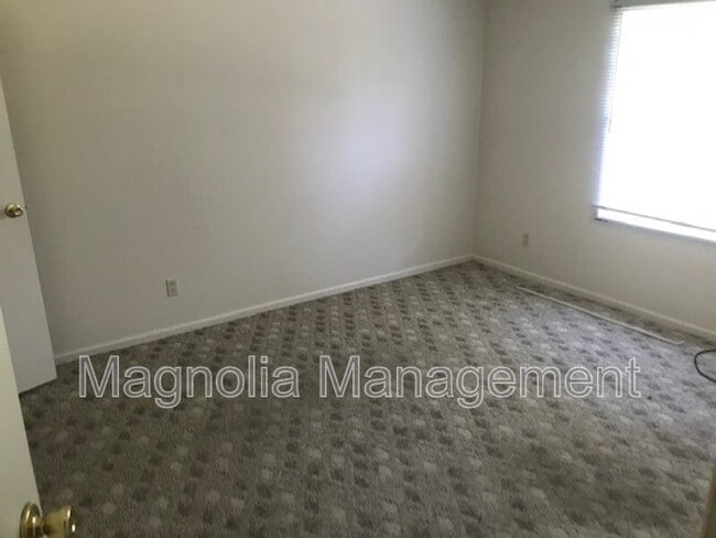 Building Photo - 1308 Stagecoach Rd