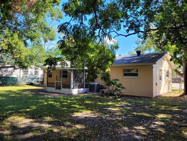 Building Photo - 10 Winding Ridge Rd