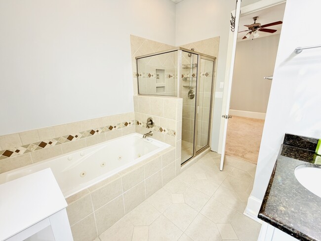 Building Photo - 33 Golden Spur Ln