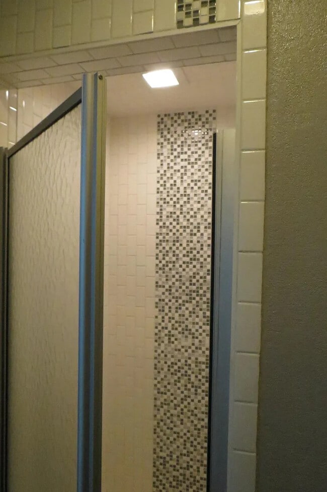 Building Photo - 715 W Colorado Ave