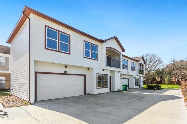Building Photo - 11623 Waldemar Dr