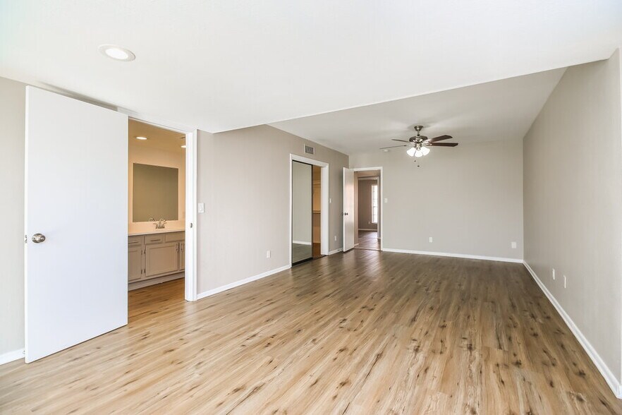 Building Photo - 1213 W Stottler Dr