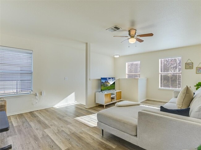 Building Photo - 5516 Rayburn Ln