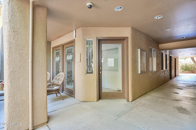 Building Photo - 3845 E Greenway Rd