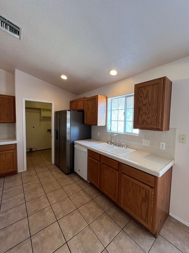 Building Photo - 3 BEDROOM HOME IN THE FOOTHILLS WITH A SPA!