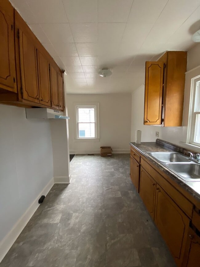 Building Photo - 312 Willow Ln