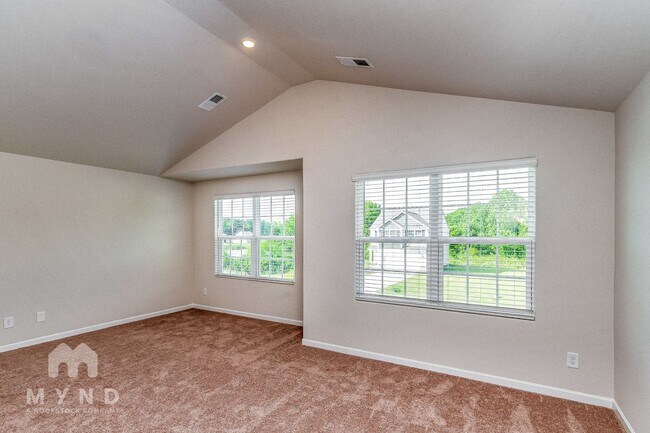 Building Photo - 65 Royal Mdw Dr